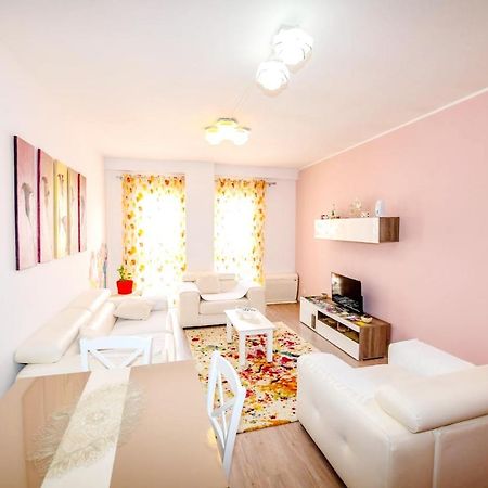 Happy Stories' Apartment In City Centre Szkodra Zewnętrze zdjęcie